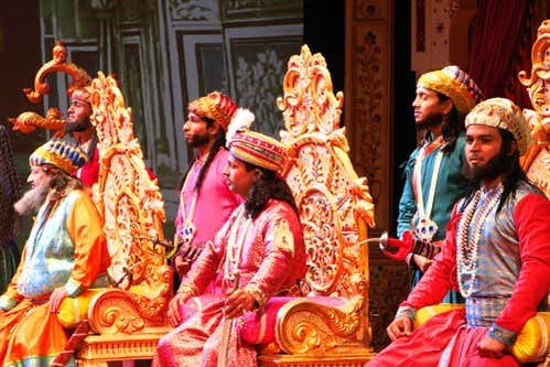 Durante el espectáculo Mohabbat The Taj