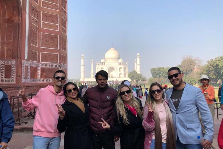 Forte de Agra com Taj Mahal ao fundo