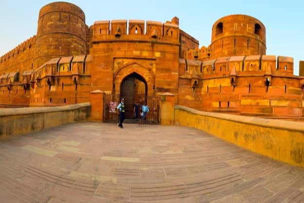 Pasaremos por emblemáticos monumentos de Agra