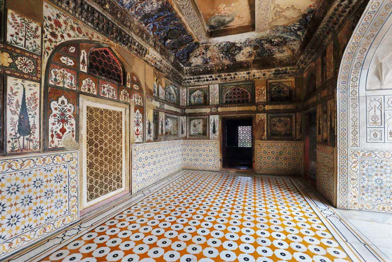 Interior del Baby Taj o pequeño Taj Mahal