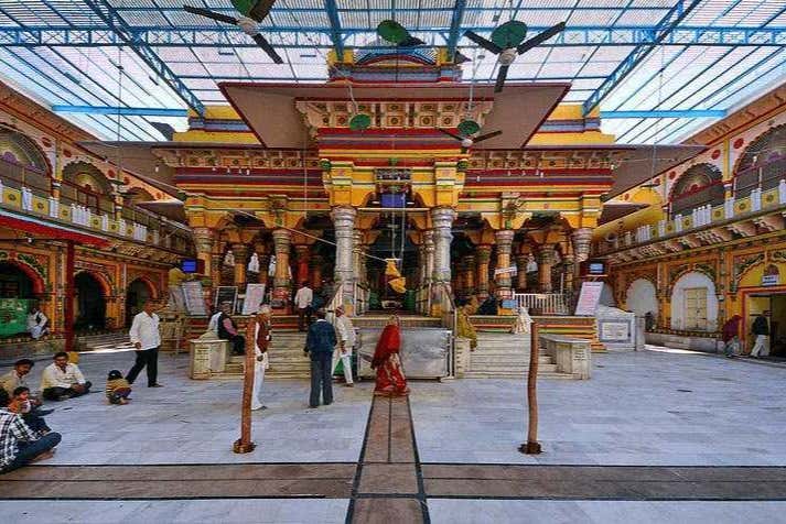 Interno del tempio Dwarkadhish