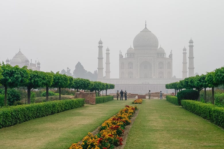 El Taj Mahal desde los jardines Mehtab Bagh