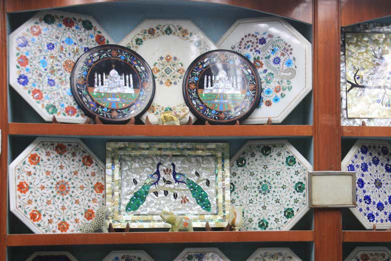 Vasilhas artesanais decoradas com arte mongol