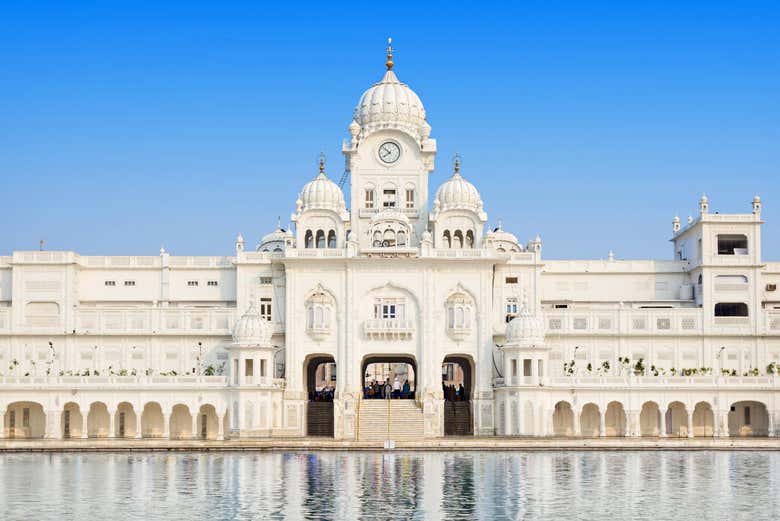 Museu do Sikhismo, localizado em frente ao Templo Dourado
