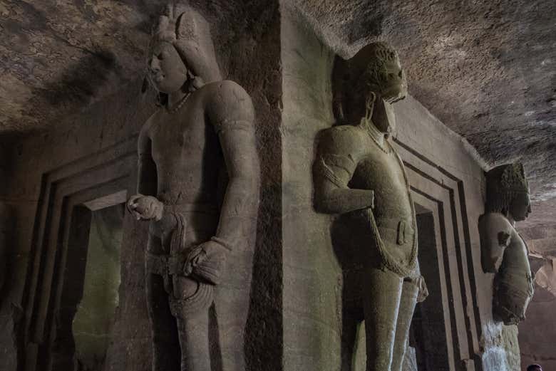 L'intérieur des grottes d'Éléphanta