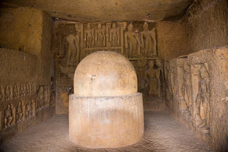 L'intérieur de l'une des grottes de Kanher