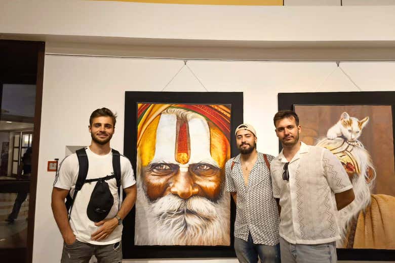 Foto con una pintura de un gurú