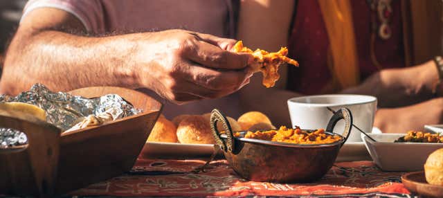 Clase de cocina y comida con una familia india