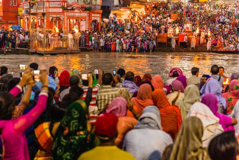 Disfrutando de la ceremonia Arti en Haridwar