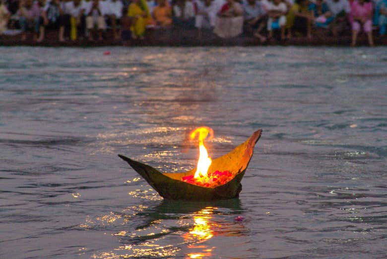 Ceremonia Aarti en el Ganges