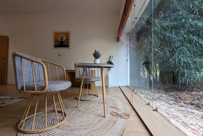 Quarto com vista para a natureza