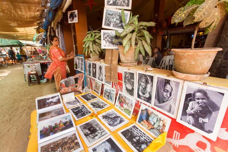 Fotografie su una bancarella di Goa