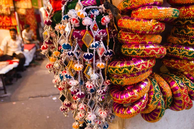 Complementi in un bazar di Jaipur