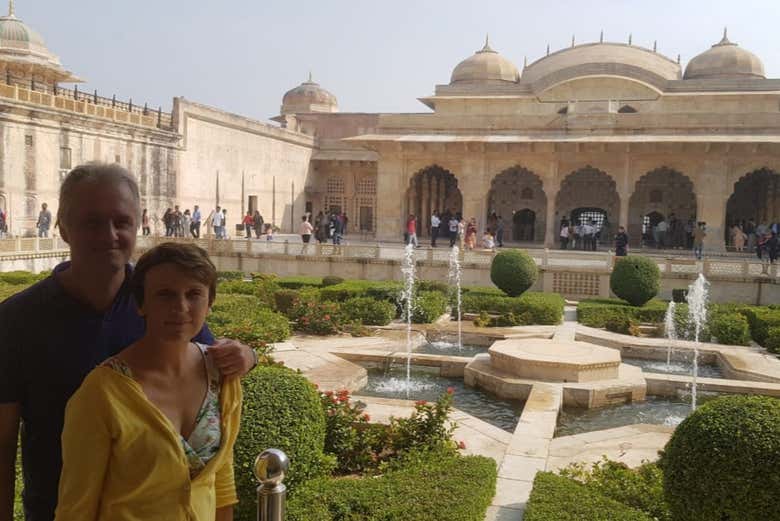 In front of the fountains of Amber Fort