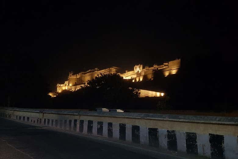 Fuerte Amber de noche