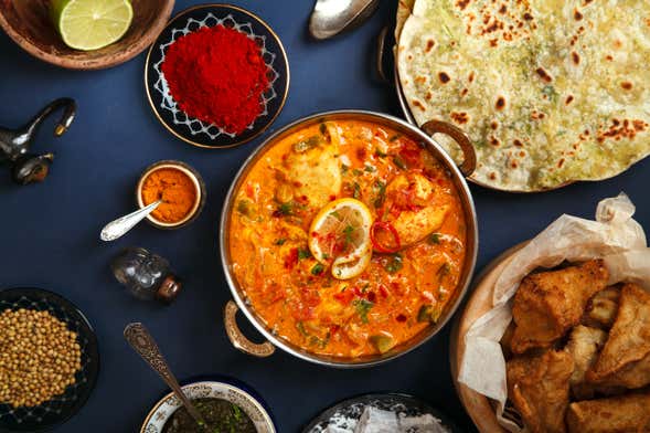 Clase de cocina y comida con una familia india
