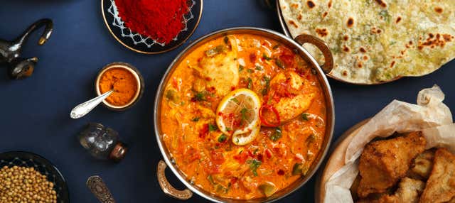 Clase de cocina y comida con una familia india