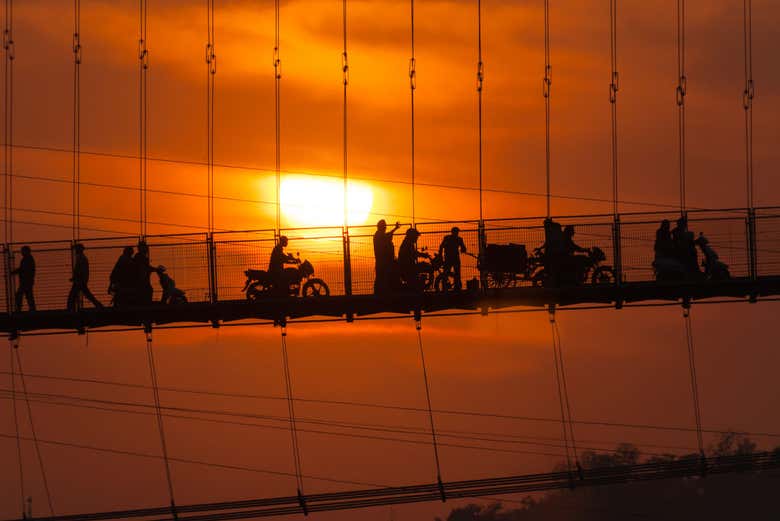 Puente Ram Jhula al atardecer