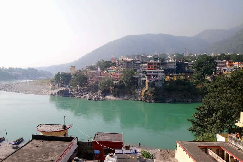 El río Ganges a su paso por Rishikesh