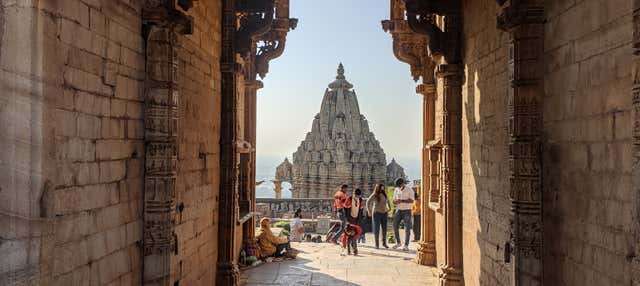Excursión privada al templo de Brahma y fuerte Chittorgarh