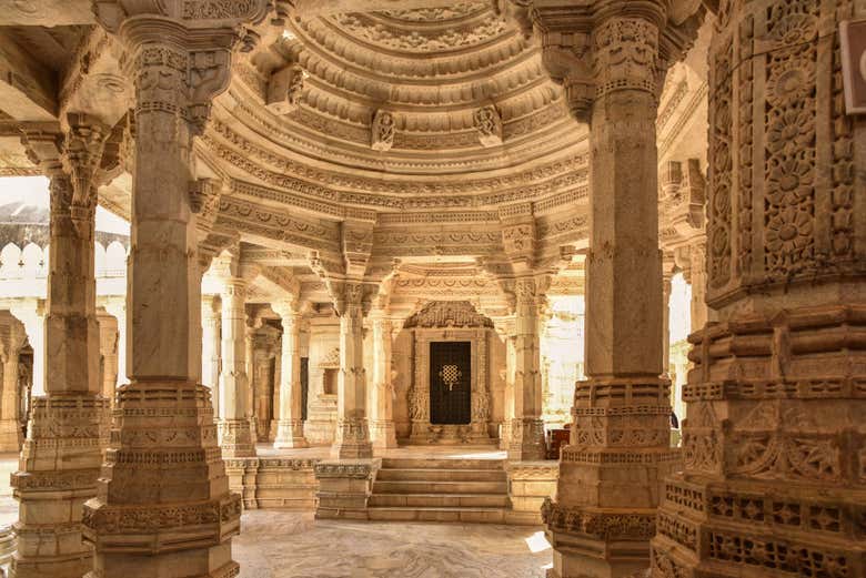 L'intérieur du temple de Ranakpur