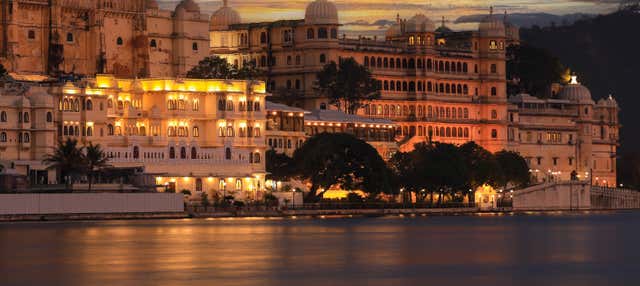 Pub crawl ¡Tour de fiesta por Udaipur!