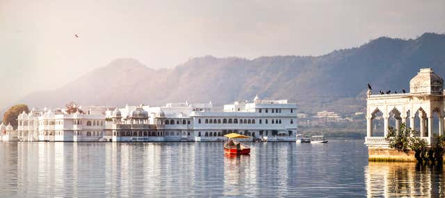 Ghat Tour & Lake Pichola Cruise