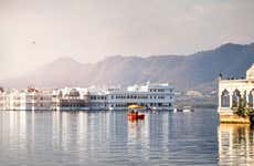 Tour por los ghats y paseo en barco por el lago Pichola