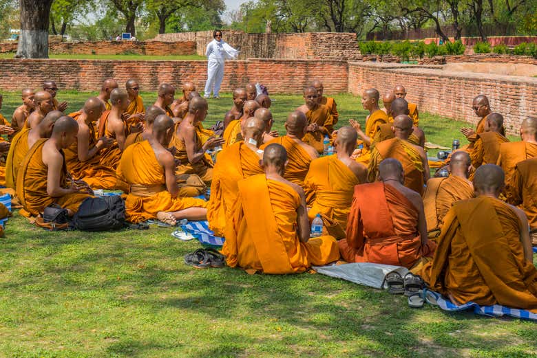 Les moines bouddistes de Sarnath