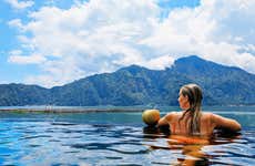 Amanecer en el mirador de Pinggan + Baños termales de Batur