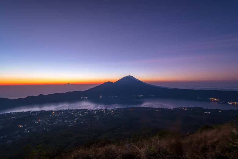 Vulcão Batur ao amanhecer