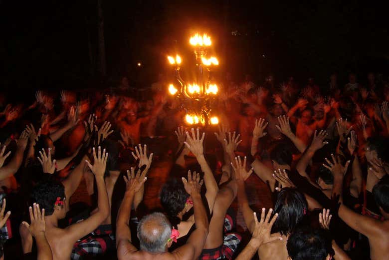 Asistiendo a una danza kecak