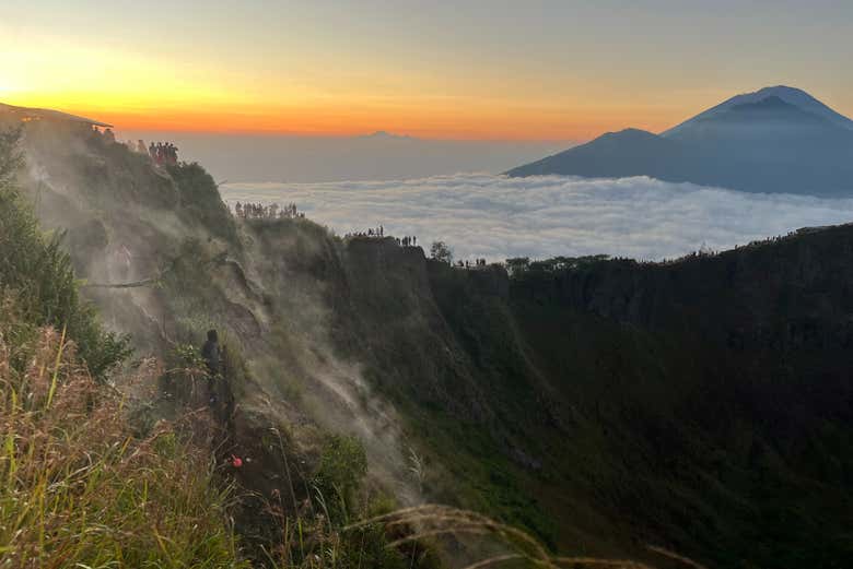 Vista del monte Batur al amanecer