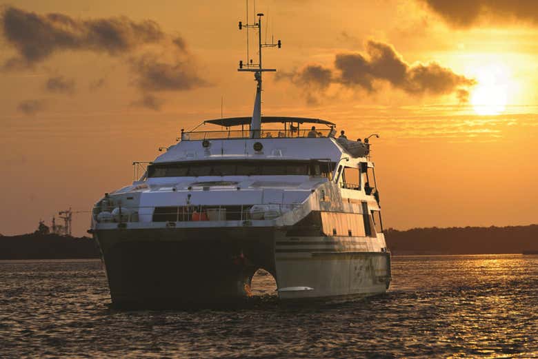 Catamarano per l'isola di Lembongan