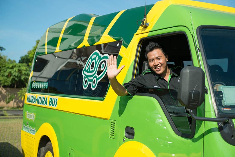 Conduciendo el autobús turístico de Bali