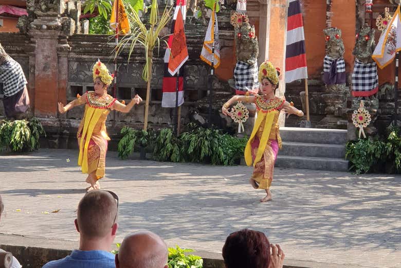 Dança Barong e Kris