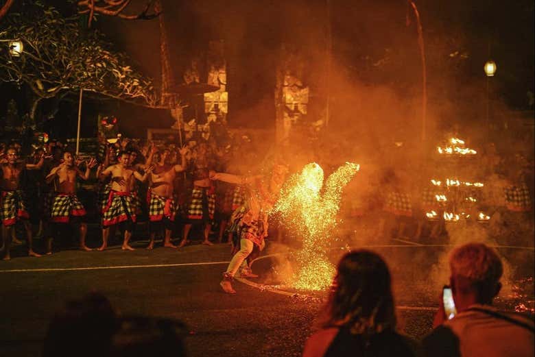 Disfrutando del espectáculo kecak