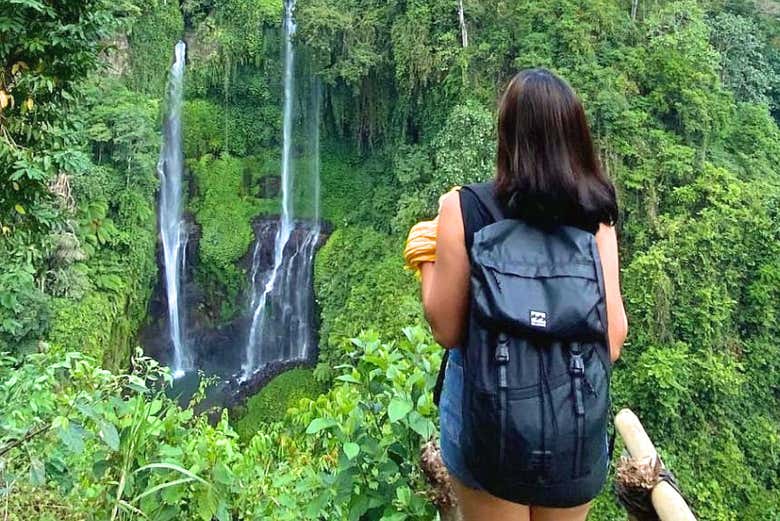 Hiking to the Sekumpul waterfalls