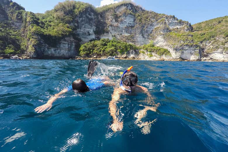 Nadando por las aguas de Nusa Penida y Nusa Lembongan