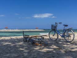 Recorriendo Sanur en bicicleta