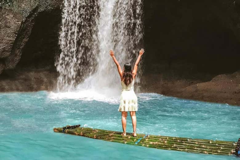 Un muelle de bambú en Tibumana