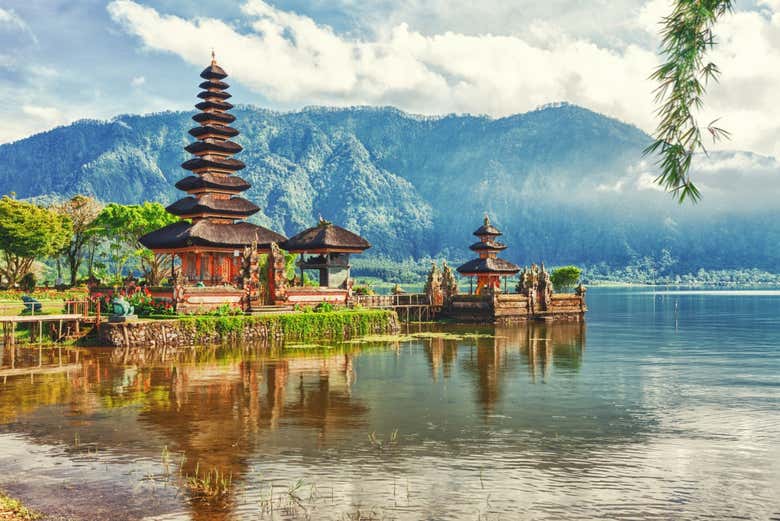 Visiting the temple of Pura Ulun Danu Bratan