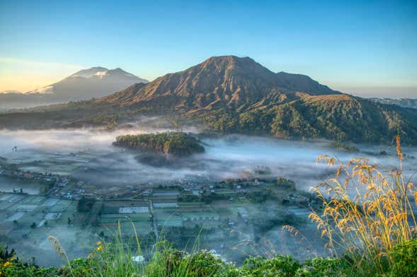 Senderismo por el volcán Batur al amanecer