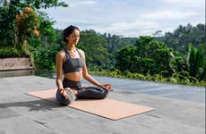 Clase de yoga en Bali