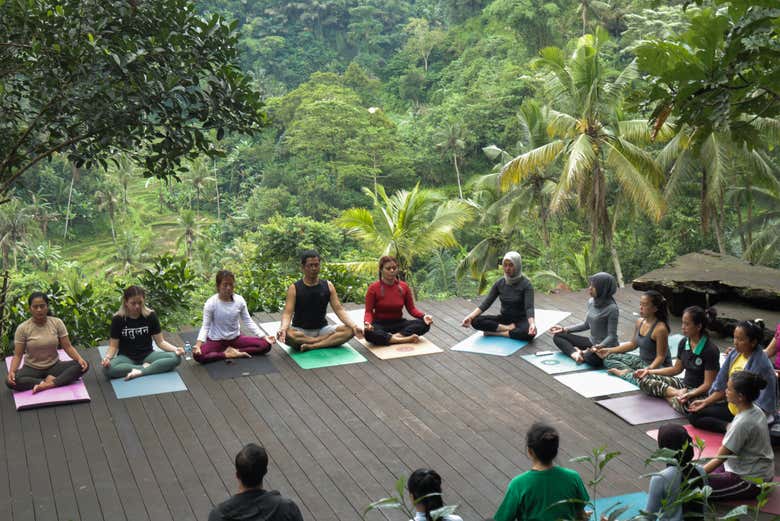 Meditando en un entorno único en Bali