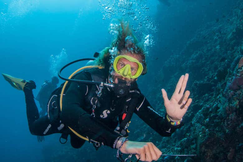 Practicando buceo en la isla Gili Trawangan