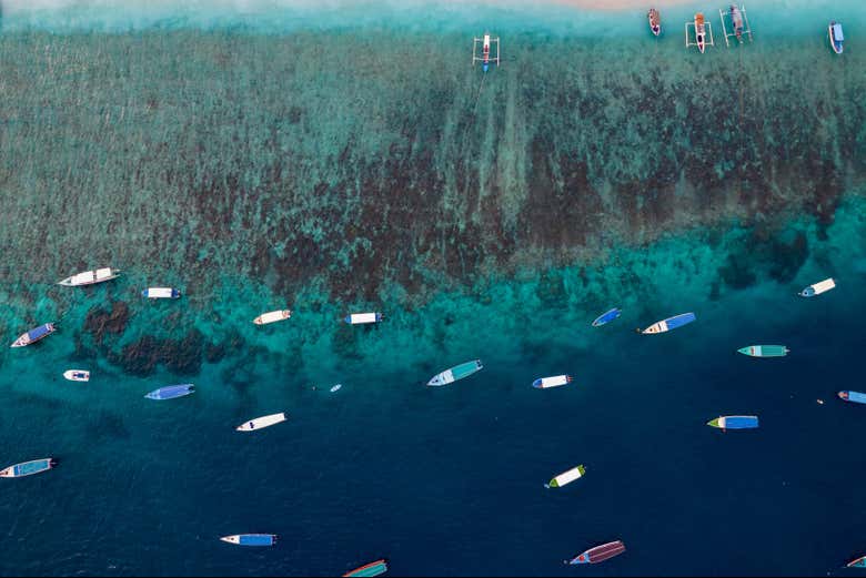 Discover the blue waters of the Gili Islands