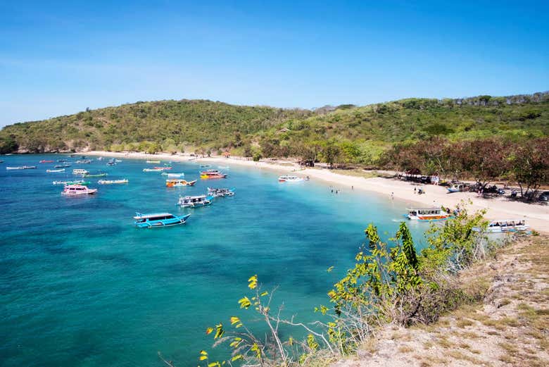 Barcos atracando en Pink Beach