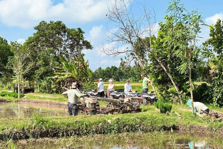 Esplorando uno dei sentieri di Lombok in quad