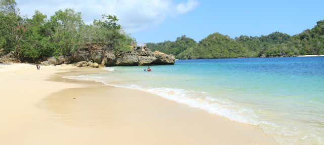 Excursão privada à praia de Tiga Warna